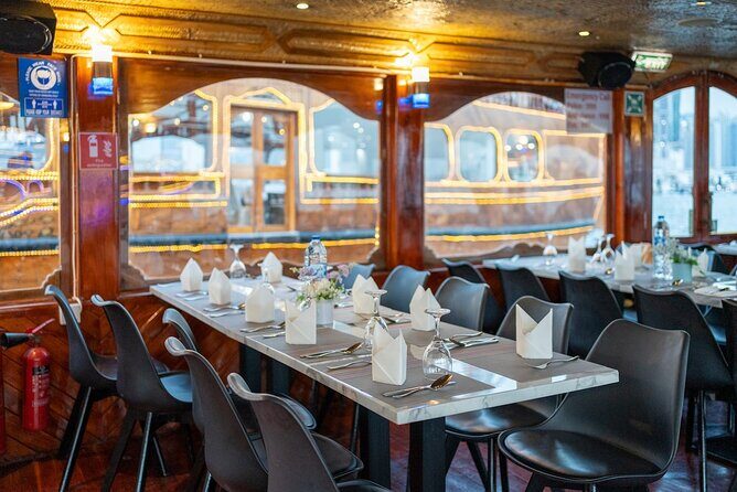 2-Hour Dubai Marina Dhow Dinner Cruise - Waiting at the Dock: Why Your Sailing Time Can Feel Shorter