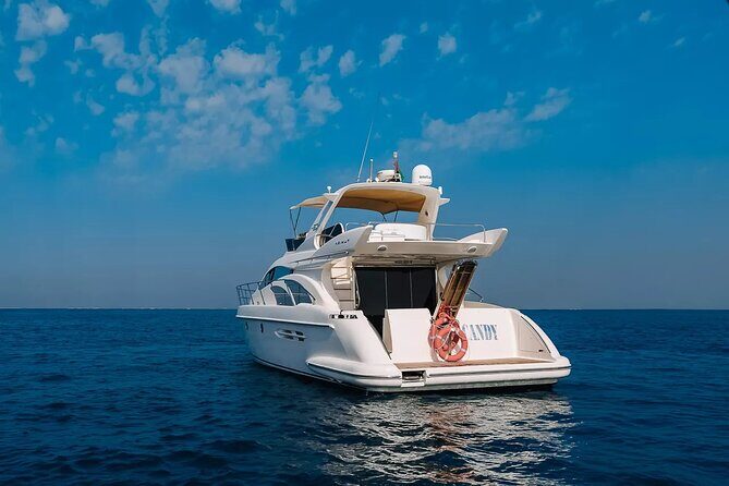 2 hour Private Yacht Tour with Dubai Marina Skyline View - Dubai Marina yacht time, cut to the essentials