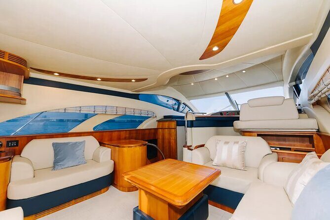 2 hour Private Yacht Tour with Dubai Marina Skyline View - Atlantis at The Palm: a 10-minute pause with photo-first energy