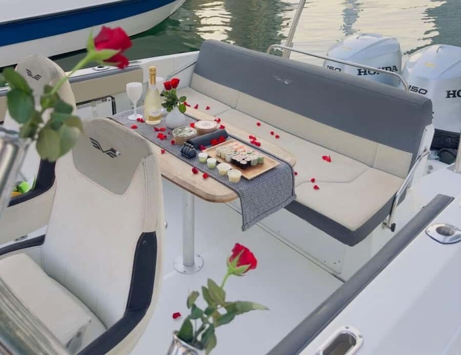 2-Hrs Private Romantic Sunset Cruise with Sushi and Drinks - Boarding at The Coffee Club, Marina Gate: first impressions and timing