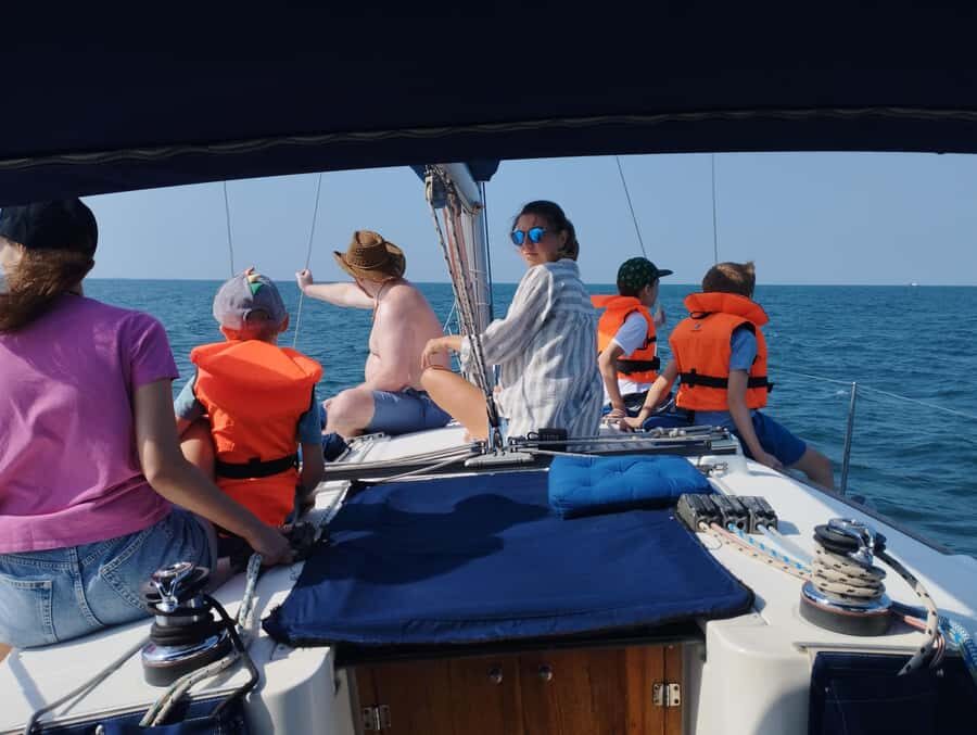2 hrs Sailing tour with views on Burj Khalifa, Dubai skyline - A classic sail on Dubai water, powered by wind