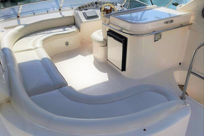 3-Hour Luxury Yacht Cruise from Dubai Marina - Music, Food Expectations, and the Choppy Reality