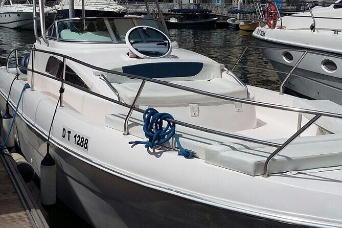33ft. Yacht Rental on New Year's Eve around Dubai Palm - Key Highlights Worth Pricing In