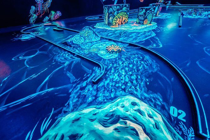 3d Blacklight Minigolf - Jbr / Marina Dubai - The three themed rooms: desert, intergalactic, and underwater
