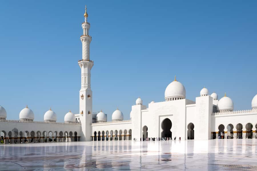4-Day UAE Cultural Journey: Dubai, Abu Dhabi & Al Ain - Day 1 in Abu Dhabi: Palace splendor and the Sheikh Zayed Mosque effect