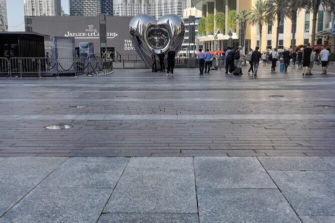 4 Hours Day Dubai City Tour - Dubai Mall for one hour: big, easy, and good for last-minute shopping