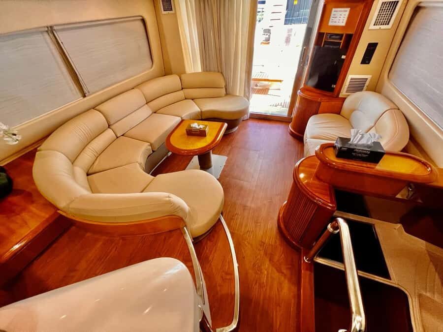 50 feet Private Luxury Yacht Tour In Dubai Marina - Meeting point and return: keep it simple at Dubai Marina Walk