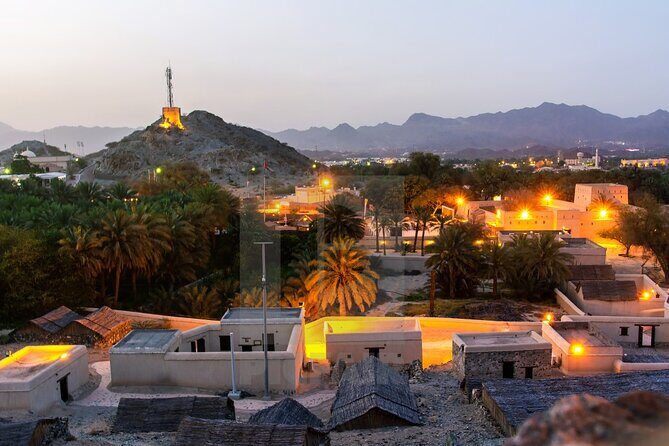 6 Emirates Tour from Dubai - Fujairah Museum, Kashmir Art Gallery, and Masafi market day