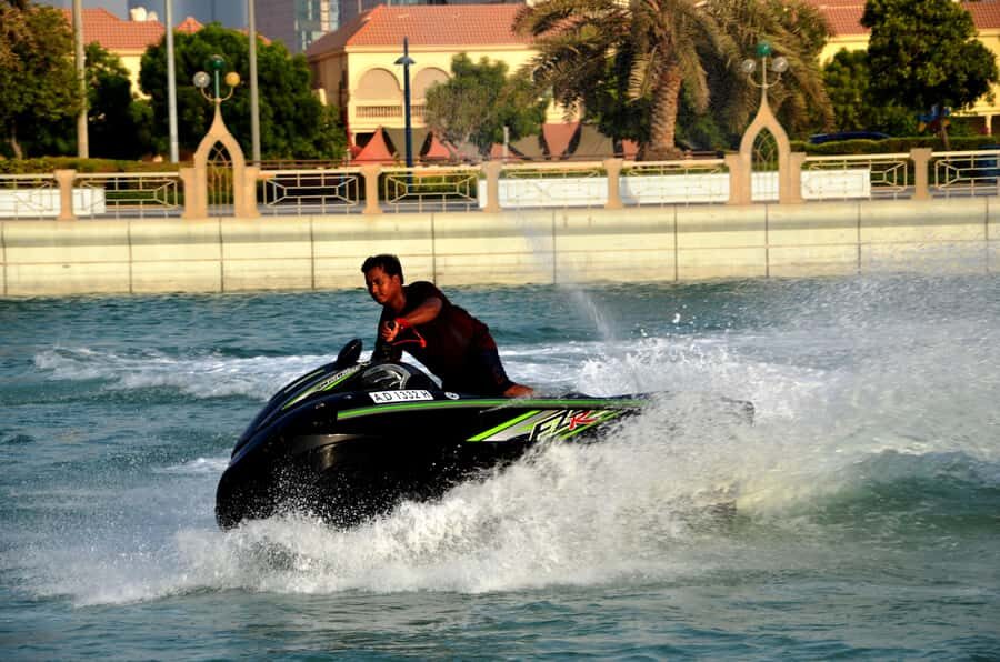 Abu Dhabi 1-Hour Jet Ski Rental - Training on the water: how the coach sets you up