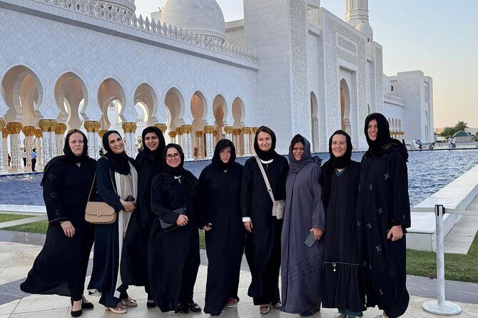 Abu Dhabi Airport Stopover, Transit or Layover Tour - Entering the Sheikh Zayed Grand Mosque Center (and actually seeing it)