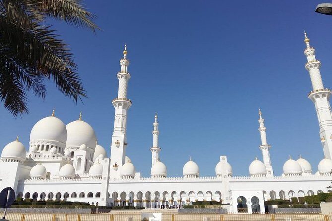 Abu Dhabi City Tour from Dubai - Full-Day Tour - Palaces, towers, and quick photo breaks that actually help
