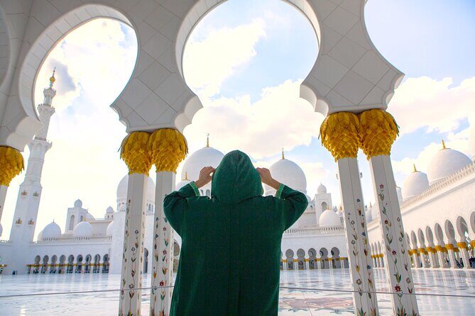 Abu Dhabi City Tour: Grand Mosque, Palace, Souk, Louvre & Ferrari - The Dubai-to-Abu Dhabi drive: comfort first, then the skyline payoff