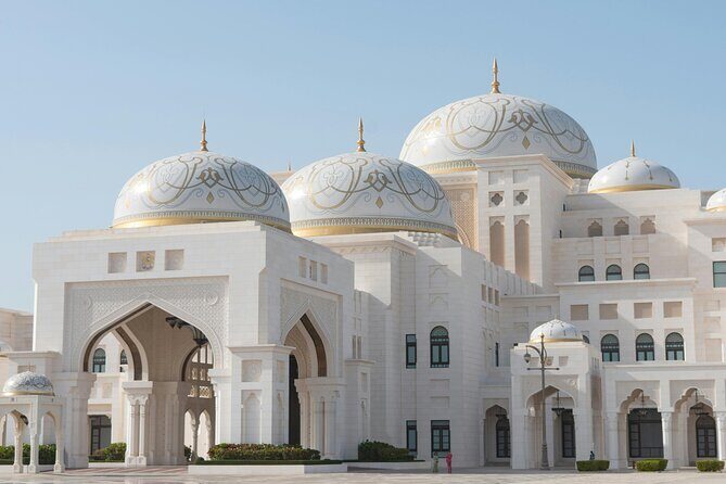 Abu Dhabi City Tour: Grand Mosque, Palace, Souk, Louvre & Ferrari - Abu Dhabi Corniche: the quick sea-and-city reset