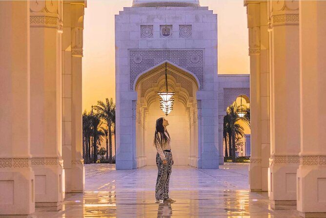 Abu Dhabi City Tour: Grand Mosque, Palace, Souk, Louvre & Ferrari - Qasr al-Watan vs. Qasr al Hosn: optional royal depth and an older stone anchor