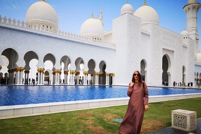 Abu Dhabi City Tour (Grand Mosque & Qasr Al Watan) - Sheikh Zayed Grand Mosque Center: rules first, beauty second