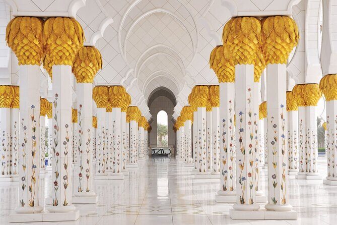 Abu Dhabi city tour with Entry ticket to Louvre Museum from Abu Dhabi - Yas Mall, date market, and quick photo moments: the “fast learning” part