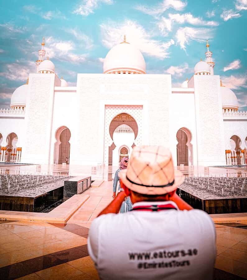 Abu Dhabi: City Tour with Sheikh Zayed Grand Mosque and More - Dates Market: fresh sweets, quick tasting, and how to handle the sales energy