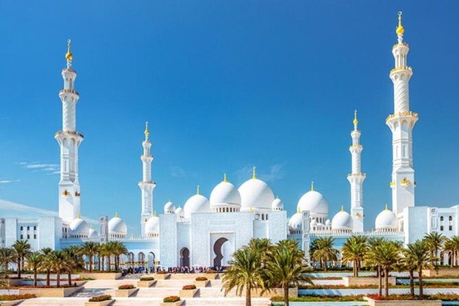 Abu Dhabi Full Day Sightseeing Tour From Dubai With Ferrari world Tickets - Heritage Village and Emirates Palace: Old Customs and High-End Exteriors