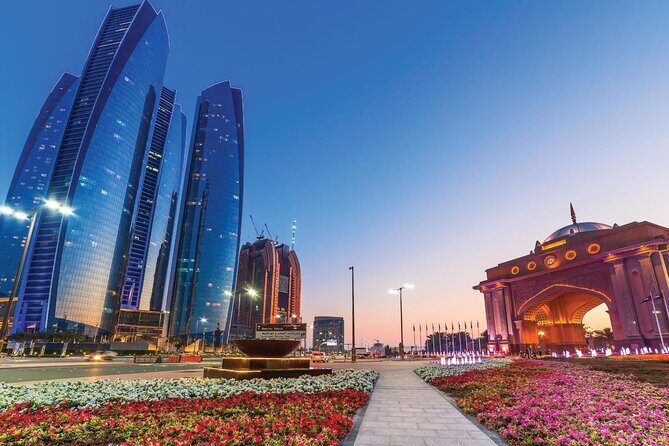 Abu Dhabi Full day Tour without lunch from Dubai - Emirates Palace and the Date Market: fast photo stops that can still be fun