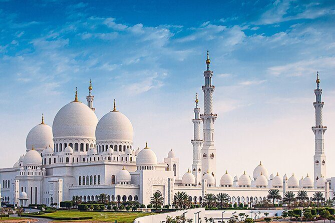 Abu Dhabi Golden Hour Gems Qasr Al Watan and Mosque Sunset Tour - Weather, sunset, and what you should plan for