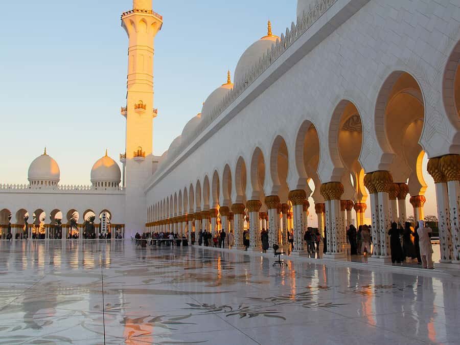 Abu Dhabi: Grand Mosque and Qasr Al Watan Tour - Budget Reality: Is $64 Good Value Here?