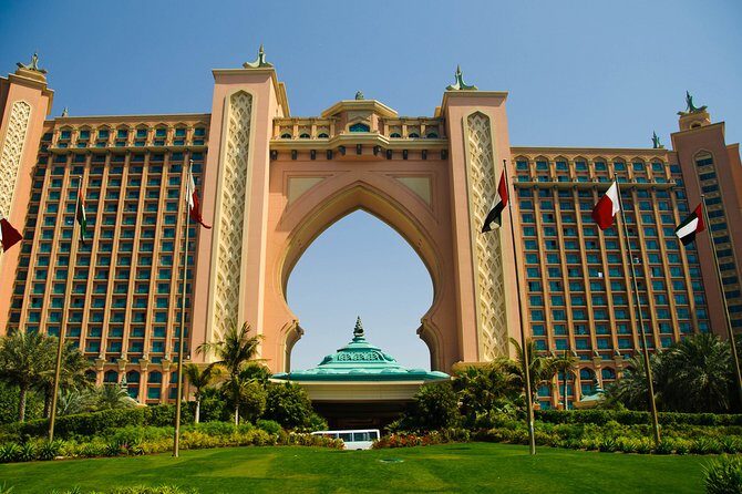 Abu Dhabi Grand Mosque, Etihad Towers & Royal Palace Visit from Dubai - Qasr Al Watan Palace: culture and a palace-style learning stop