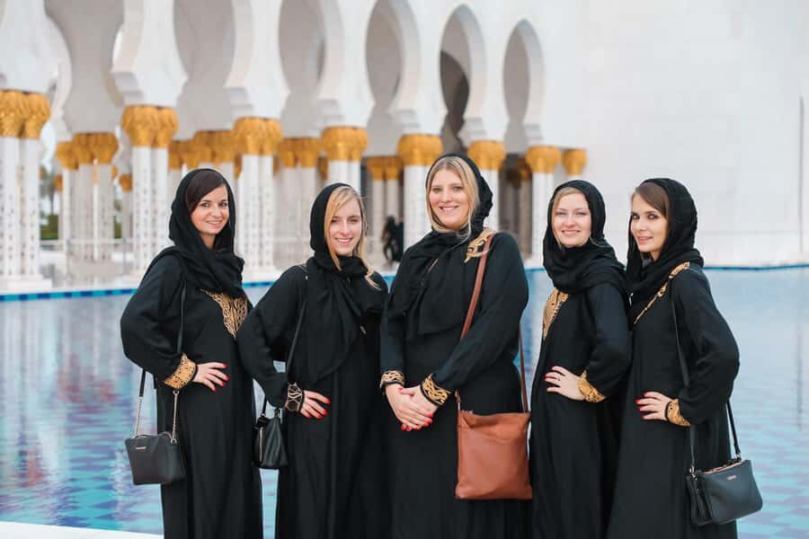 Abu Dhabi: Guided Walking Tour at Sheikh Zayed Grand Mosque - The giant carpet: the detail that makes the mosque feel real
