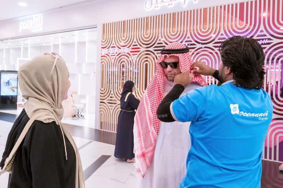 Abu Dhabi: Guided Walking Tour at Sheikh Zayed Grand Mosque - Swarovski crystal chandeliers and the art of looking slowly