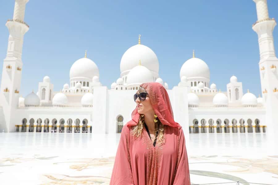 Abu Dhabi: Guided Walking Tour at Sheikh Zayed Grand Mosque - History and Islamic culture explained in plain language