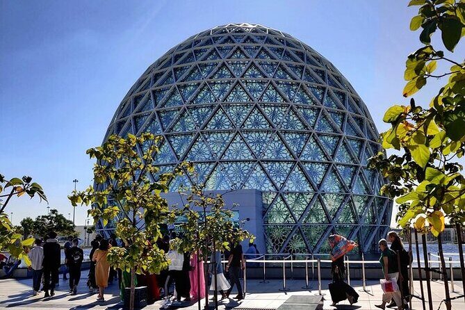 Abu Dhabi Half Day City Tour Sharing Experience - Dates Market: snacks, souvenirs, and a little shopping strategy