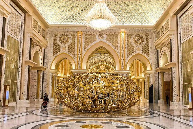Abu Dhabi Half Day City Tour - Abu Dhabi Dates Market: a fast taste of local shopping