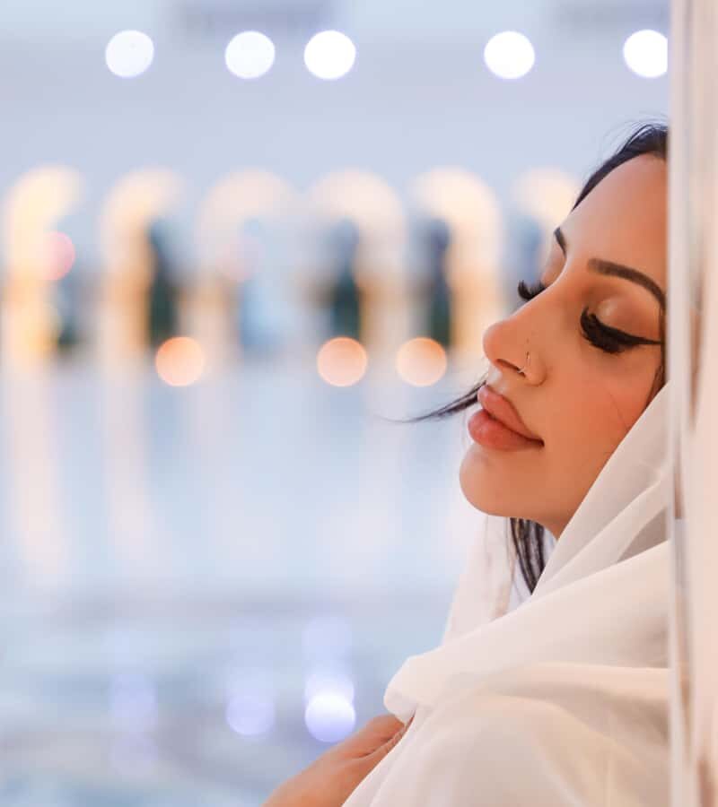 Abu Dhabi: Professional Photoshoot at Sheikh Zayed Mosque - Meeting at Costa Coffee: how the shoot starts