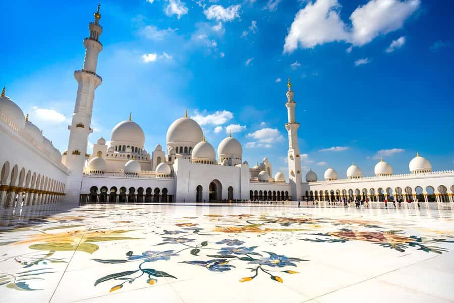 Abu Dhabi: Professional Photoshoot at Sheikh Zayed Mosque - Your photos: speed, style, and what delivery means for souvenirs