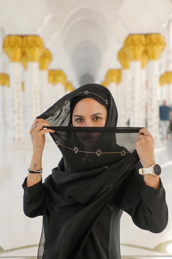 Abu Dhabi: Professional Photoshoot at Sheikh Zayed Mosque - Inside Sheikh Zayed: calligraphy, floral patterns, and how posing really works