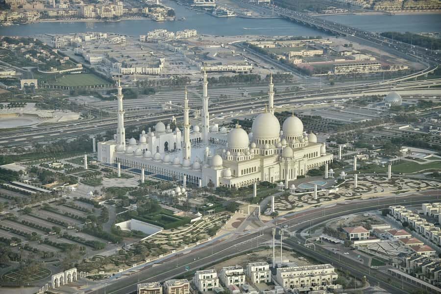 Abu Dhabi: Shared Helicopter Tour - From Mina Zayed to the Corniche: where the flight really starts