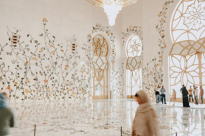 Abu Dhabi Sheikh Zayed Grand Mosque Private Tour - Dress code and the abaya issue: the one thing to get right