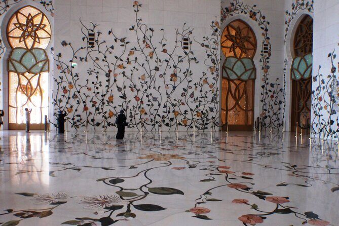 Abu Dhabi - Sheikh Zayed Grand Mosque Tour In A Private Vehicle - The guides: where the value really shows up