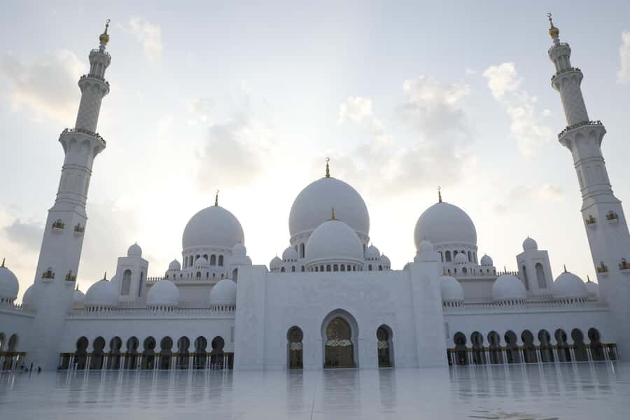 Abu Dhabi: Sheikh Zayed Grand Mosque Tour with Photographer - Who This Fits Best (And Who Should Skip It)