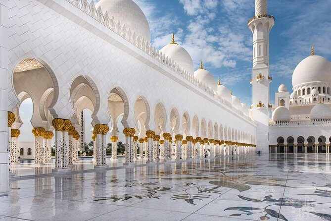 Abu Dhabi Tour from Dubai - Sheikh Zayed Grand Mosque: The main event (and the dress code test)