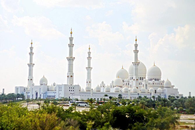 Abu Dhabi Tour: Grand Mosque, Heritage Village, Emirates Palace & Qasr Al Watan - Sheikh Zayed Grand Mosque Center: Your First Major Impression