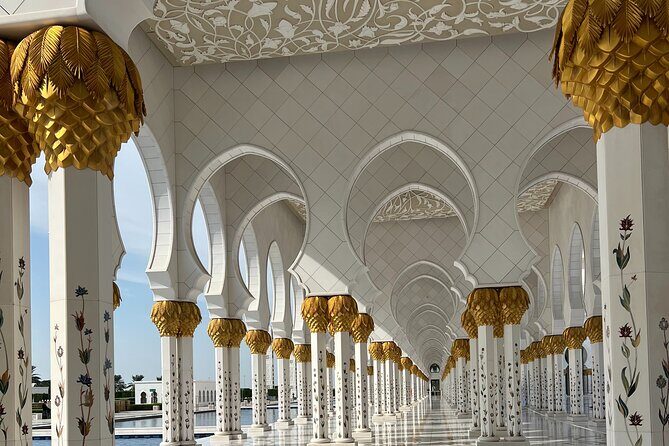 Abu Dhabi Tour Grand Mosque Heritage Village Emirates Palace - Morning Setup: Pickup, Small Group Size, and the Dubai Drive