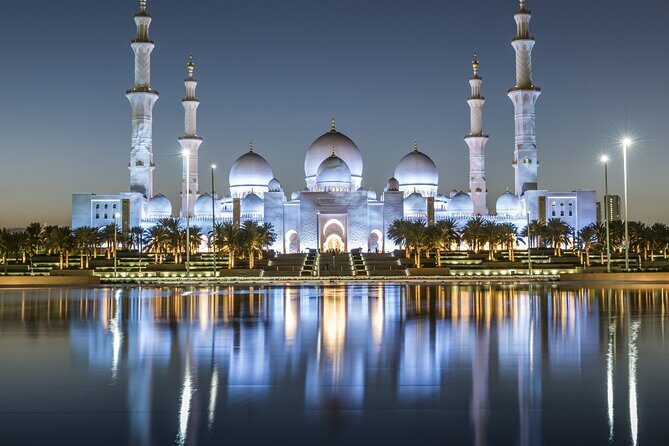 Abu Dhabi Tour in Private 4x4 with Grand Mosque, Louvre & Ferrari - Sheikh Zayed Grand Mosque Center: plan your photos and your patience