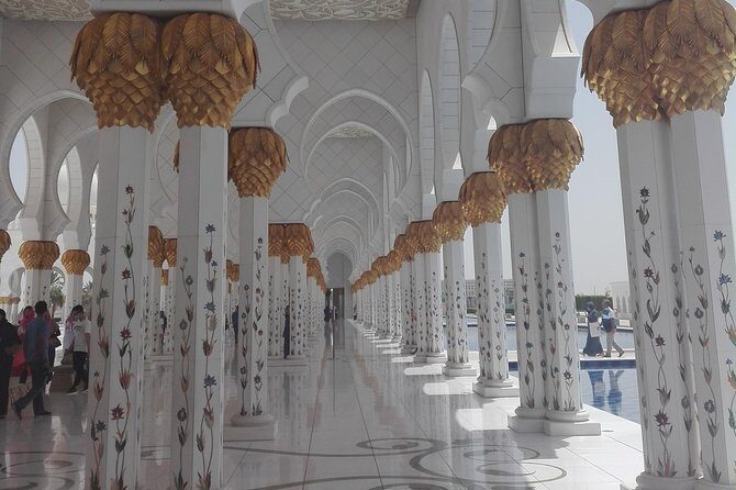 Abu Dhabi Tour with Sheikh Zayed Grand Mosque from Dubai - Sheikh Zayed Grand Mosque Center: the main event