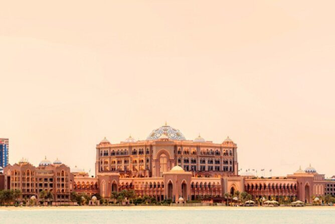 Abu Dhabi Trip and Sheikh Zayed Mosque By SUV From Dubai - Royal Palace photo stop: quick views that still add context