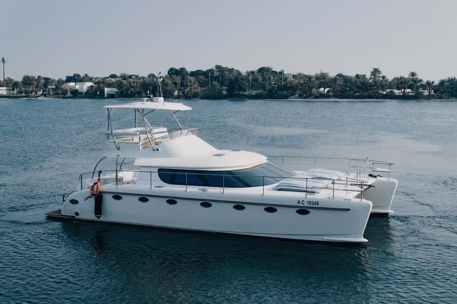 Abu Dhabi Yacht Charter: 2hour trip from 10:00AM to 12:00PM - The onboard setup: snacks, music, and what “luxurious” means here