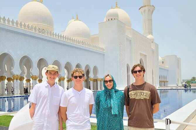 Abu Dhabi's Layover: The Ultimate Adventure of Capital's Delights - Dates Market: A Quick Hit of Local Flavor