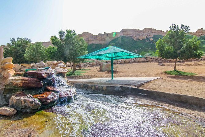 Al Ain City Sightseeing tour with Lunch from Dubai - Qasr Al Muwaiji and Al Jahili Fort: Forts, Palm Groves, and a 1940s Explorer