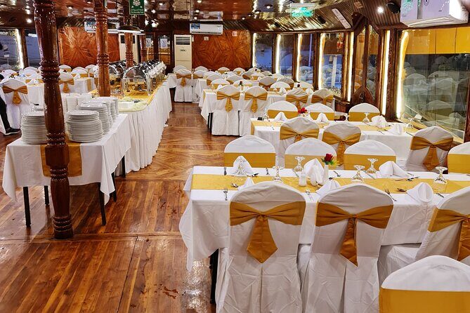 Alexandra Dhow cruise Dinner Dubai Marina(International buffet) - The Alexandra Dhow cruise: what the night feels like