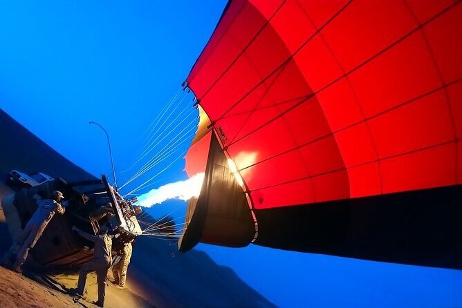 Amazing Hot Air Balloon With Beautiful Desert Sunrise View - Small Group vs. Balloon Basket: How Crowded Will It Feel?