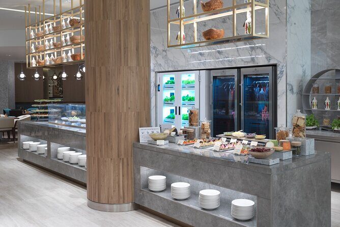 Atlantis the Palm Buffet with Balloon Dubai or Monorail Day Pass - Walking to Saffron: where people get turned around